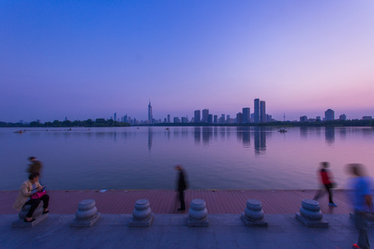 南京玄武湖黄昏