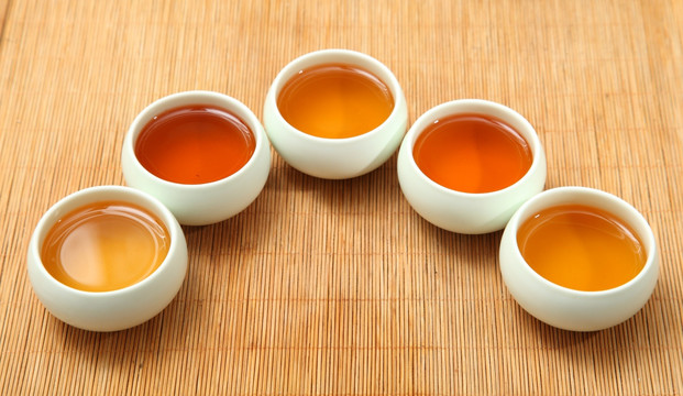 红茶绿茶茶汤