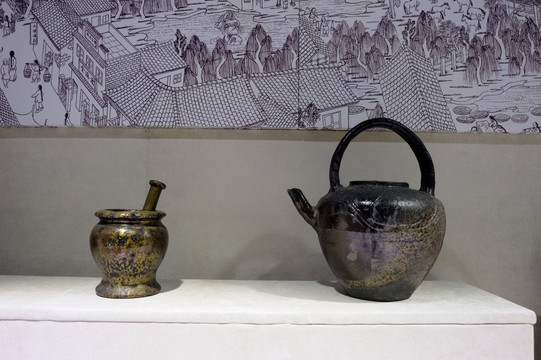 古代中药钵和熬药罐
