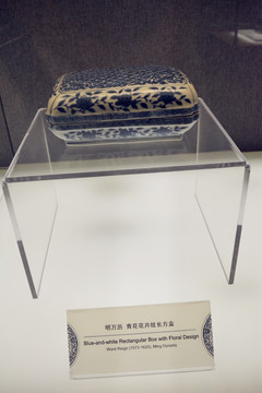 明万历 青花花卉纹长方盒