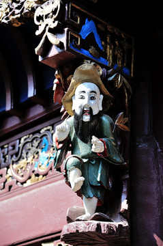 舜王庙人物造型彩漆木雕牛腿雕塑