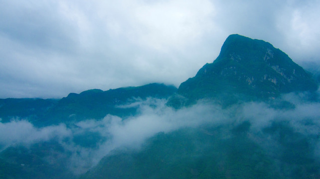 山间云雾