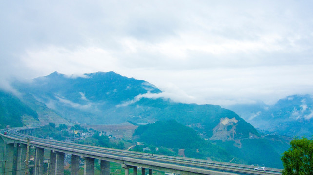 高速路  大山