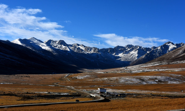 年宝玉则雪山风光