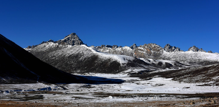 年宝玉则雪山风光