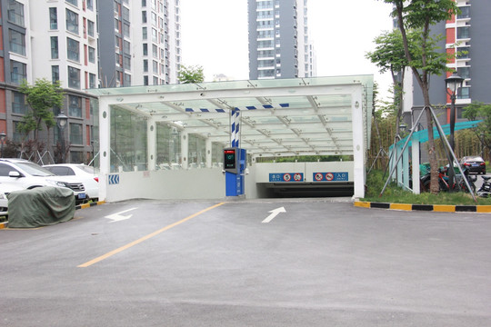 小区停车场