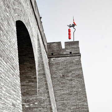 西安城墙砖墙垛口城门红灯笼