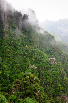 青山雾景