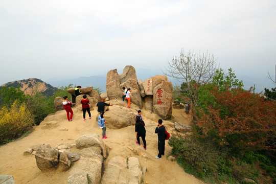 泰山乱石景