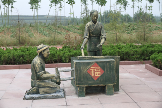 拉风箱雕塑