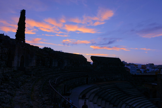 晚霞中的西班牙古罗马剧院遗址