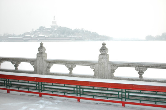 北海公园雪景