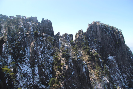 山川秀美积雪丰