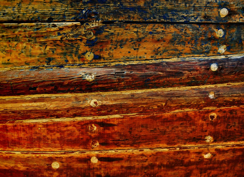 色彩斑驳的实木拼接木板