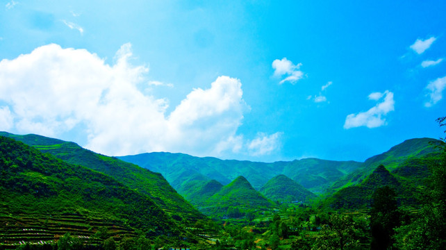 丘陵 山村