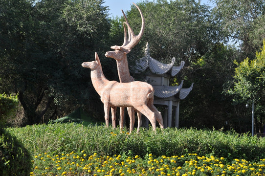 红山公园双鹿迎宾雕塑