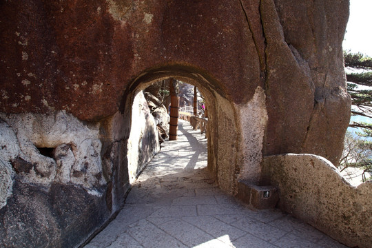 黄山 石洞