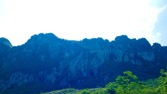 白岩 山棱