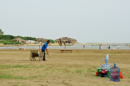 海滩清洁工