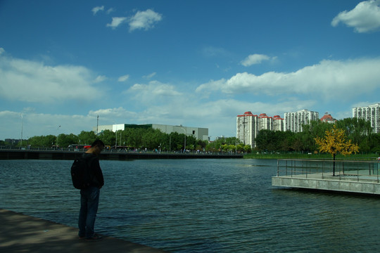 奥林匹克公园湖边建筑