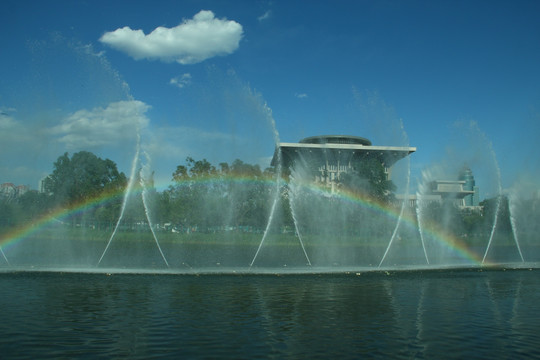 喷泉彩虹