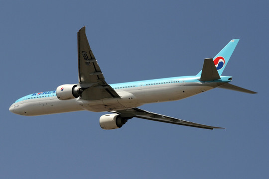 大韩航空波音777客机起飞