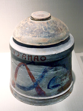 古代钟形陶奥拉罐
