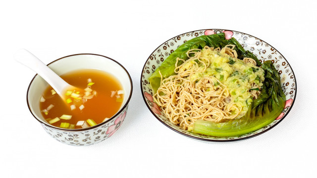 广东美食姜葱捞面配汤
