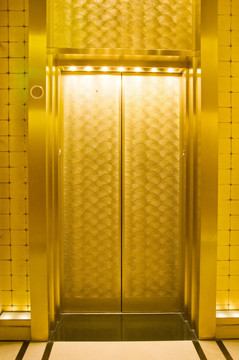 黄金电梯