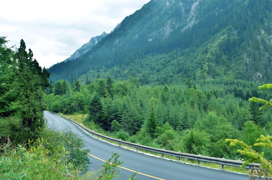 九寨沟风景 盘山公路