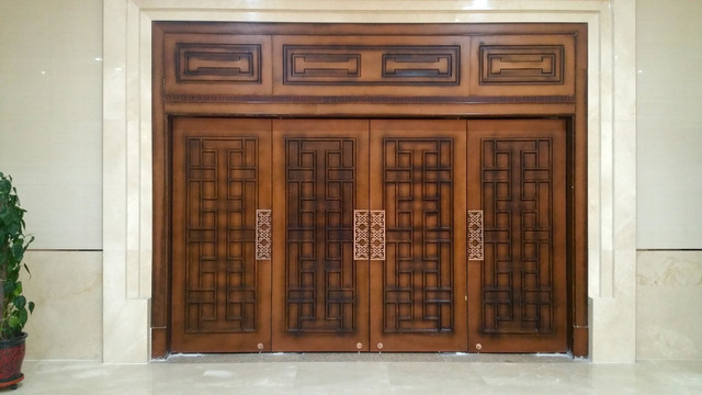 铜大门