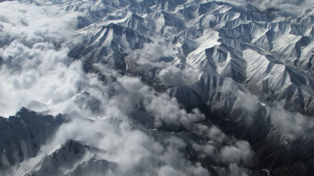 鸟瞰雪山