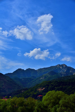 蓝天白云青山