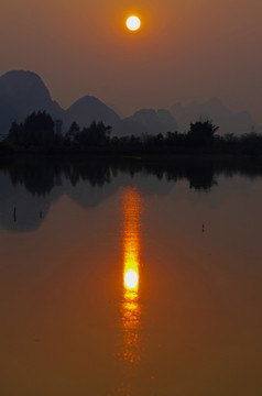 湖面 夕阳
