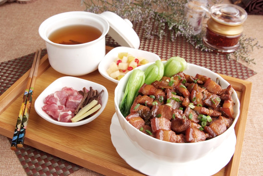 飘香卤肉煲仔饭