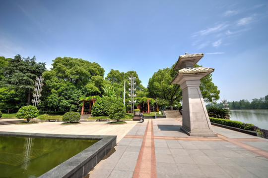 金华婺州公园清波广场石柱