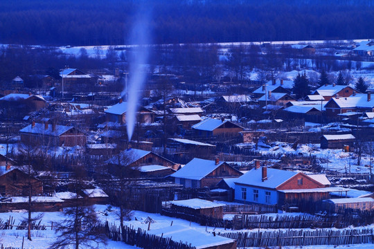 林场人家雪景