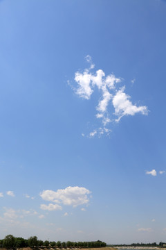 蓝天白云