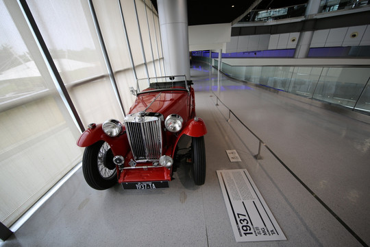 1937红色古董车