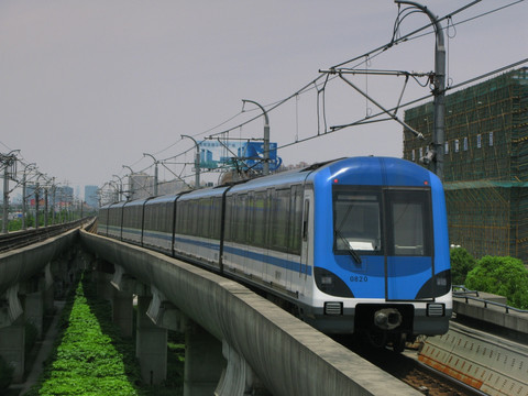 上海地铁8号线6编组列车