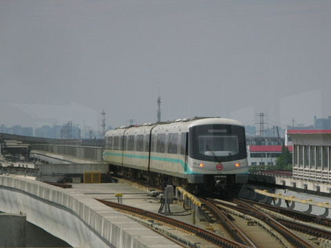 上海16号线列车