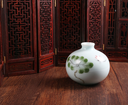 中国风陶瓷瓶图片