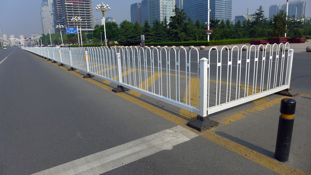 交通护栏