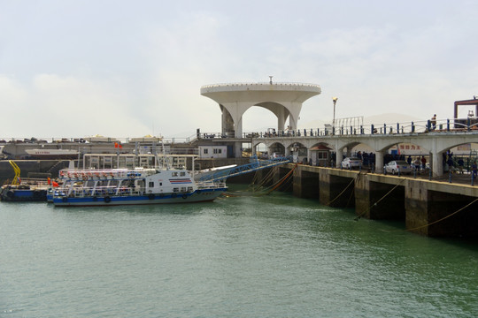 青岛湾的游船码头