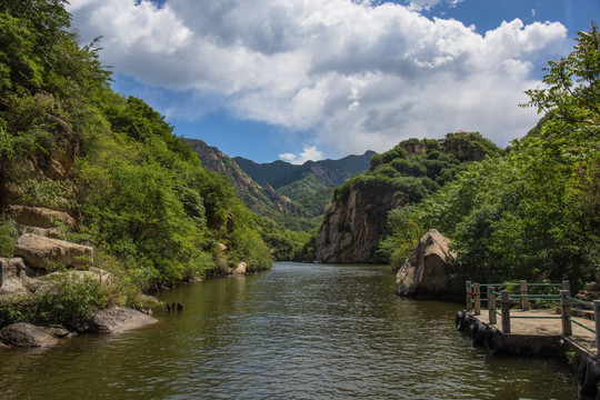百泉山峡谷