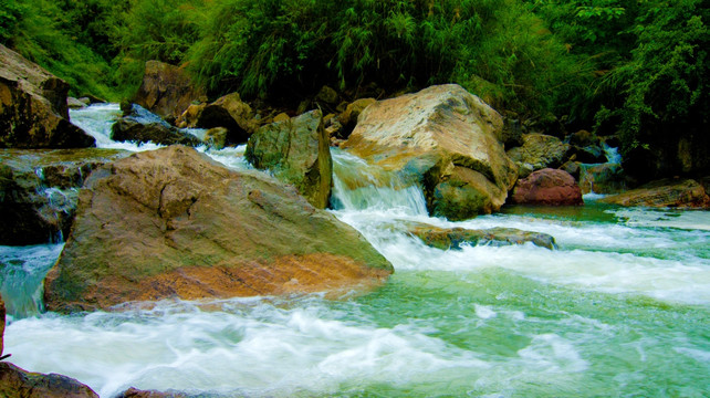 小河流水