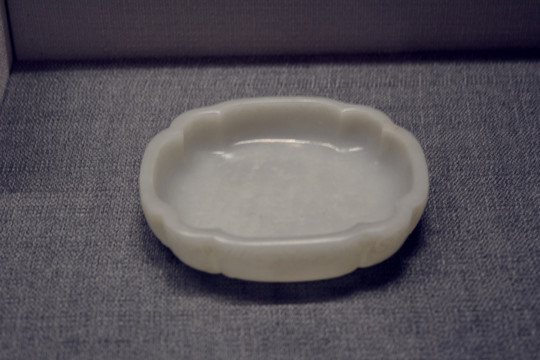 清白玉雕莲纹洗