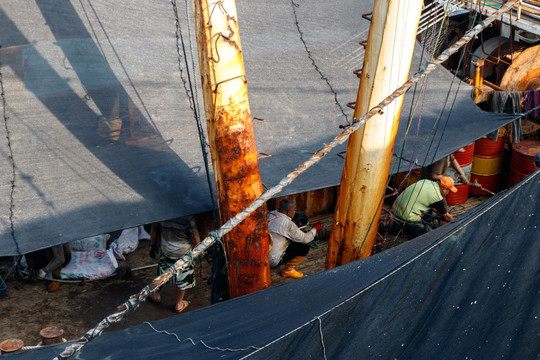 渔民修船