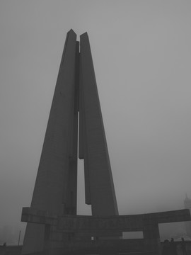 上海人民英雄纪念碑 黑白照片