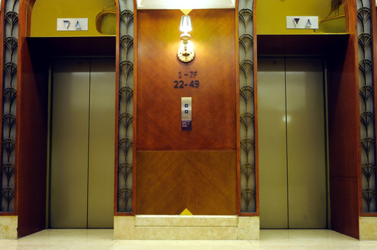 宾馆电梯口